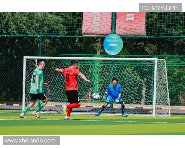 20号球星足球赛场闪耀风采尽显拼搏精神引燃无限激情